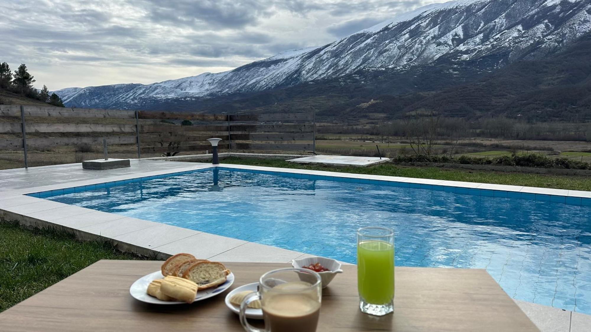 Villa Xheni Fshat i Ri