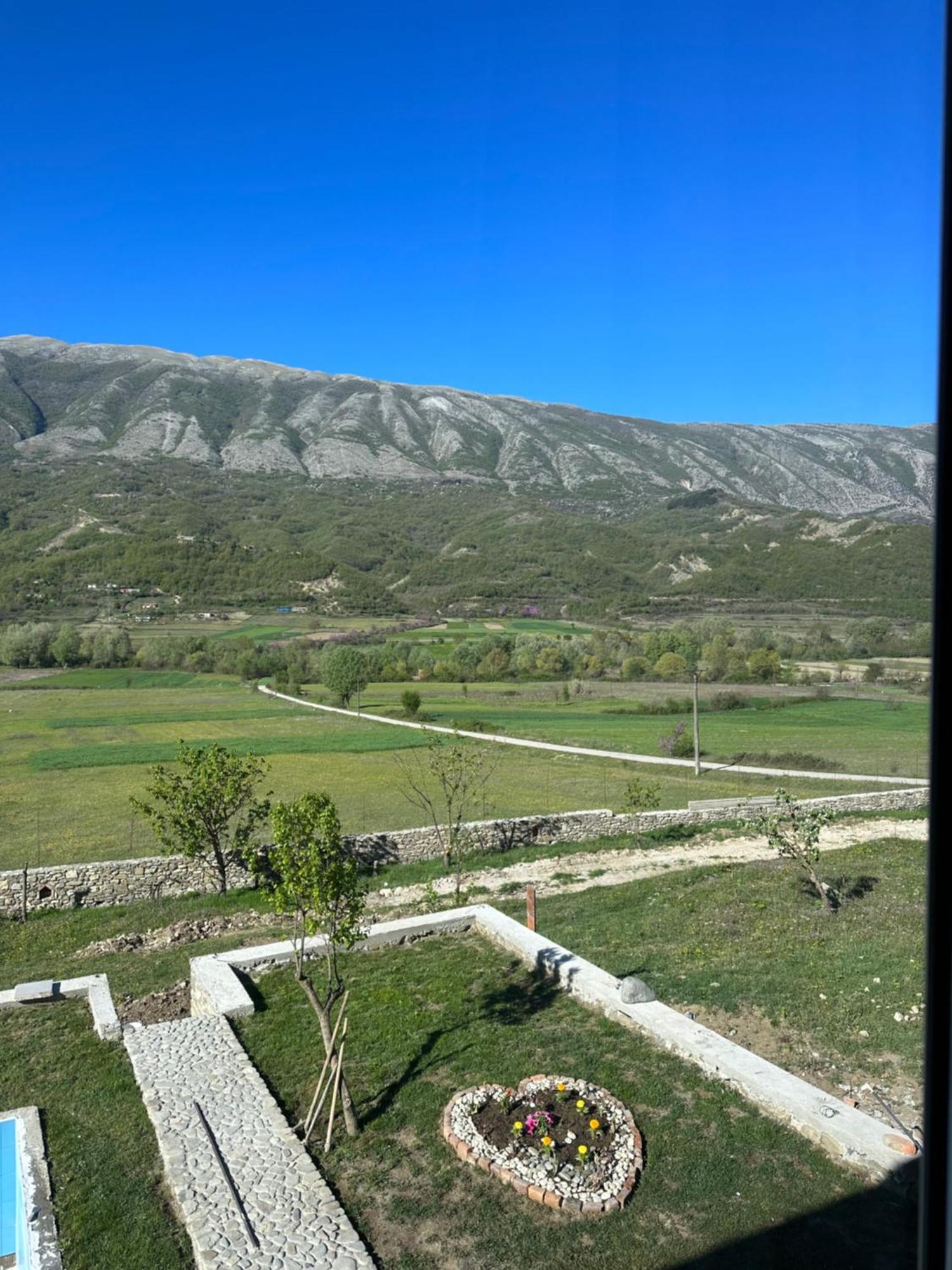 Villa Xheni Fshat i Ri