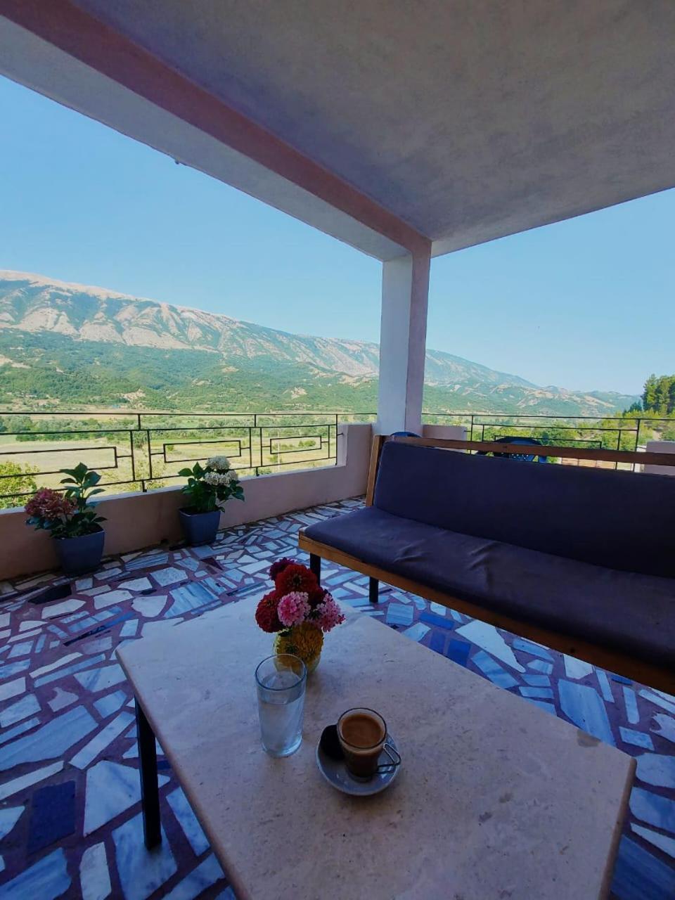 Xheni Villa Fshat i Ri
