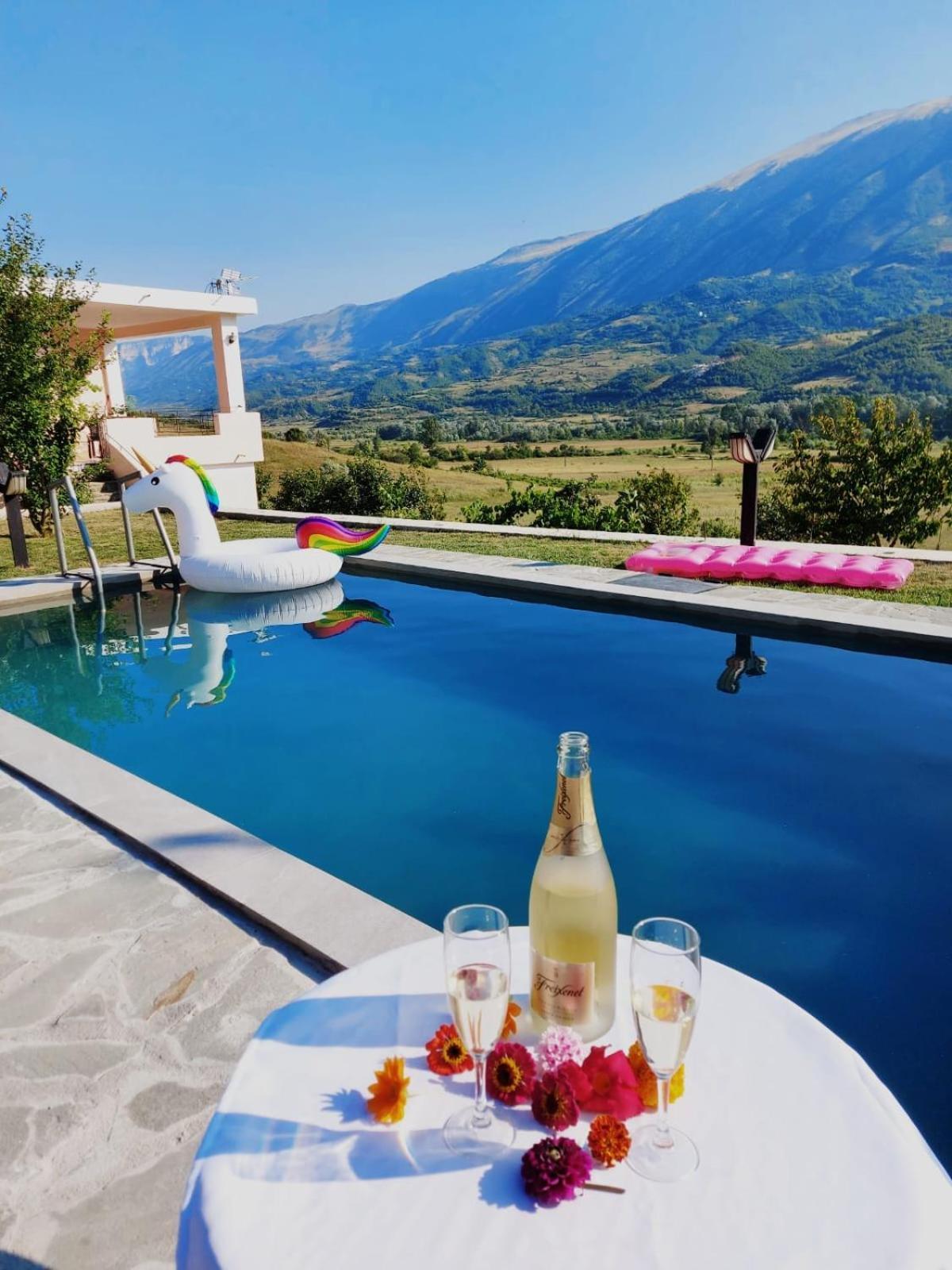 Villa Xheni Fshat i Ri